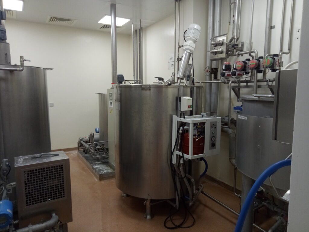 melangeur-1000-litres-remis-en-etat-pose-chaudiere-electrique-et-raccordement-tuyauterie